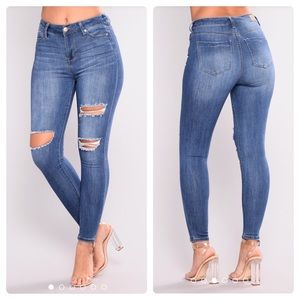 ▪️FASHION NOVA Rock With Me Ankle Jeans▪️